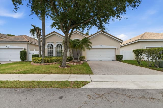 3401 NW 70th Avenue, sold in Holiday Spgs East 133-49, Margate, FL