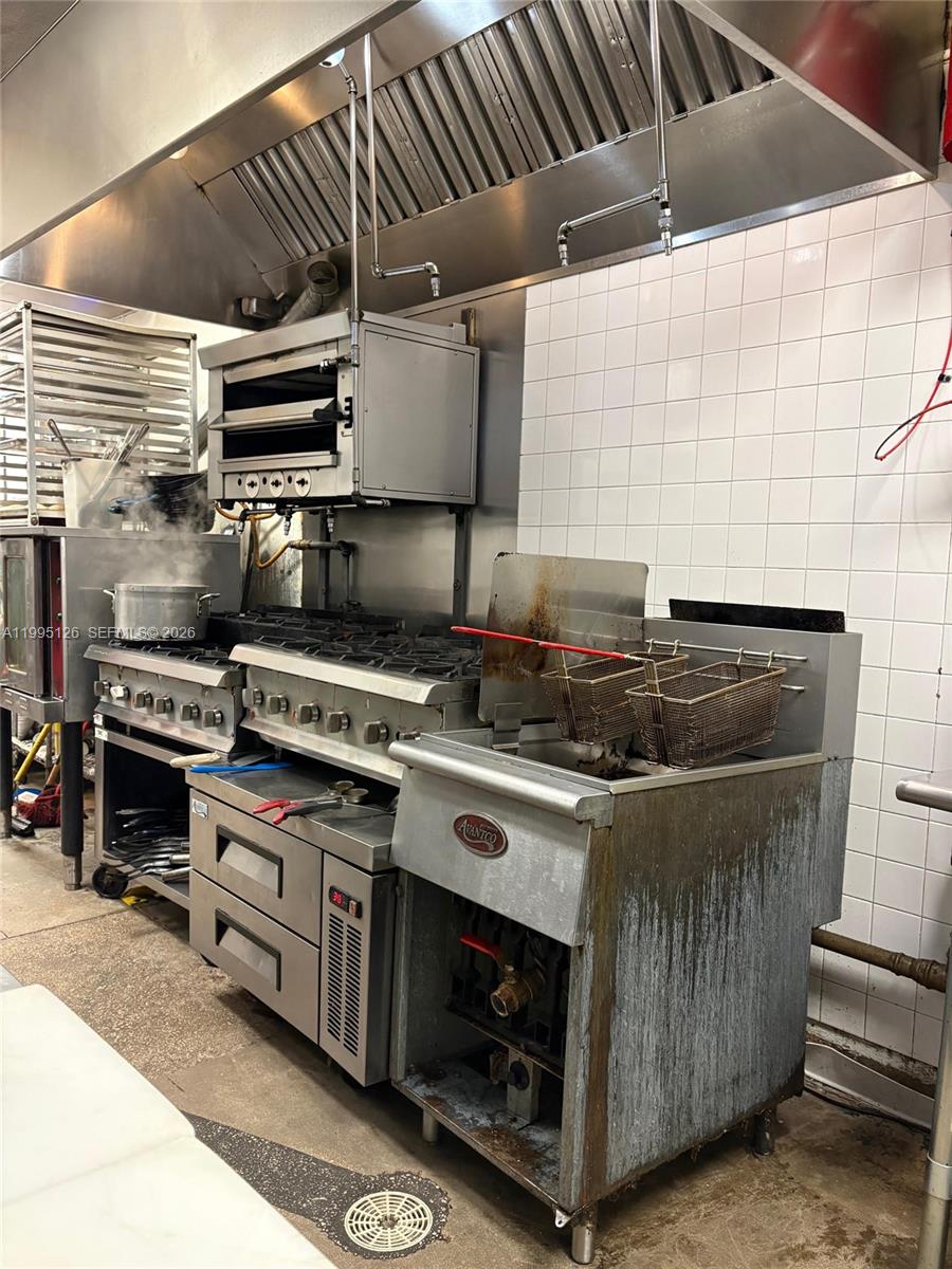 Main Road, Weston, FL 33327, Weston