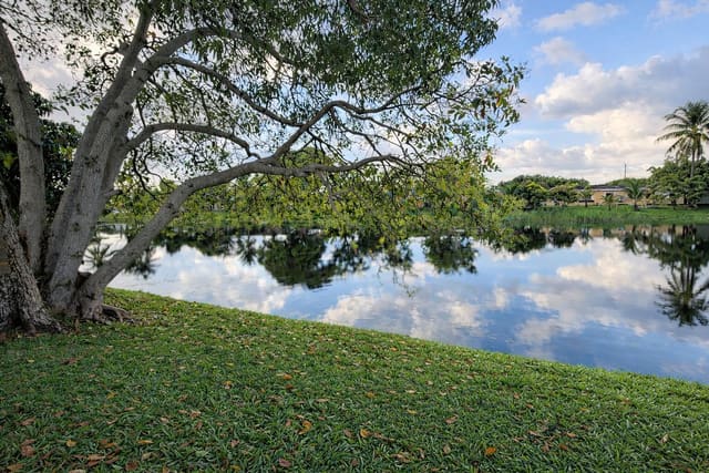 3700 NW 27th Street, Lauderdale Lakes, FL