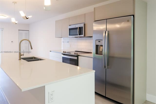 2555 NE 193rd Street 2206, Miami, FL 33180