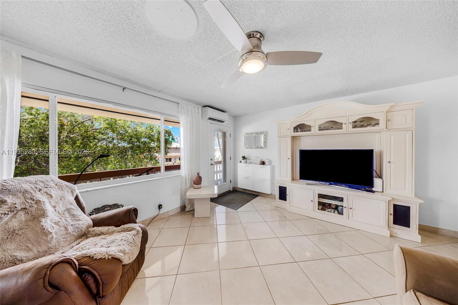 1015 SW 11th Avenue 15K, Hallandale Beach, FL 33009 photo 4