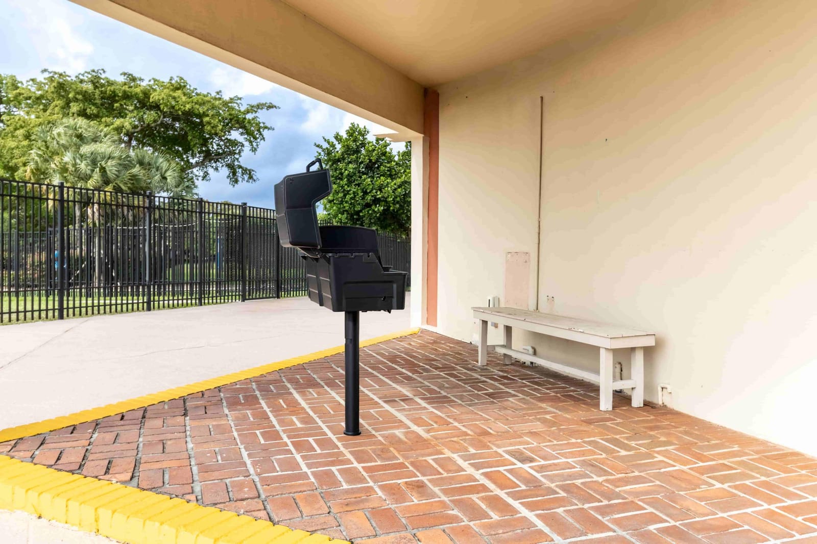 2800 Sunrise Lakes Drive W Apt 301 — photo 11