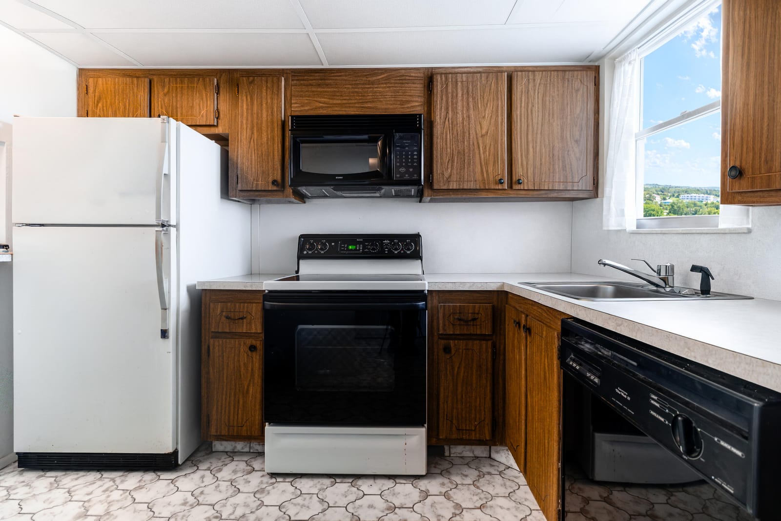 2800 Sunrise Lakes Drive W Apt 301 — photo 3