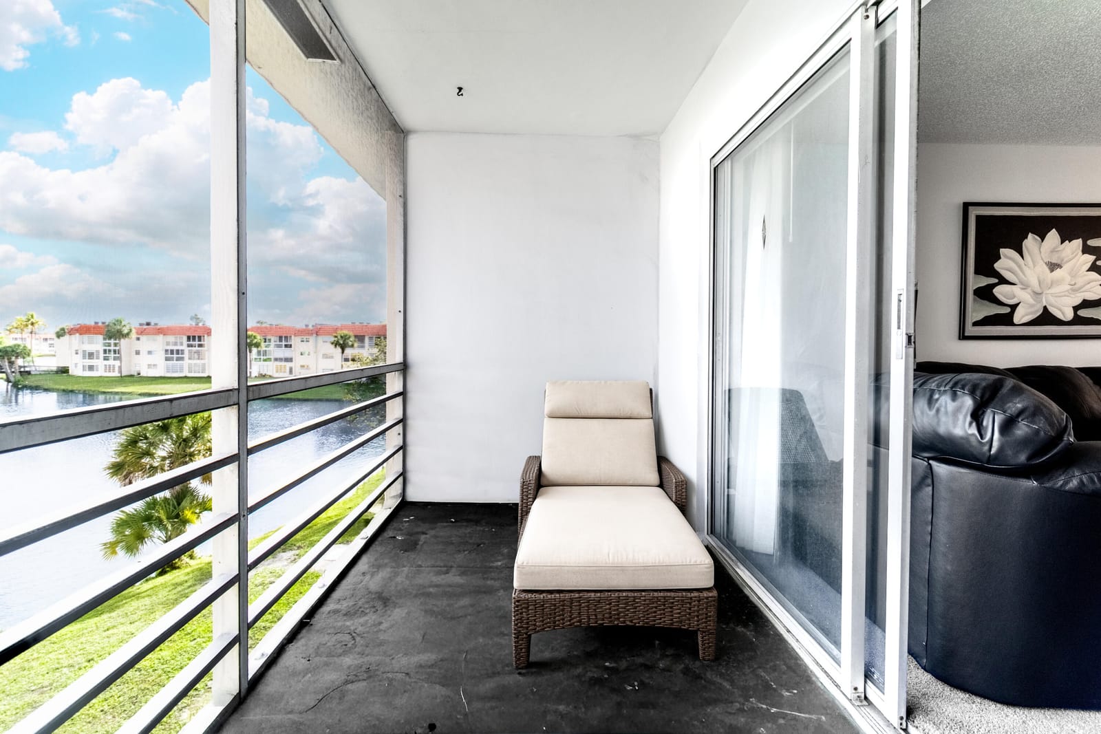 2800 Sunrise Lakes Drive W Apt 301 — photo 4