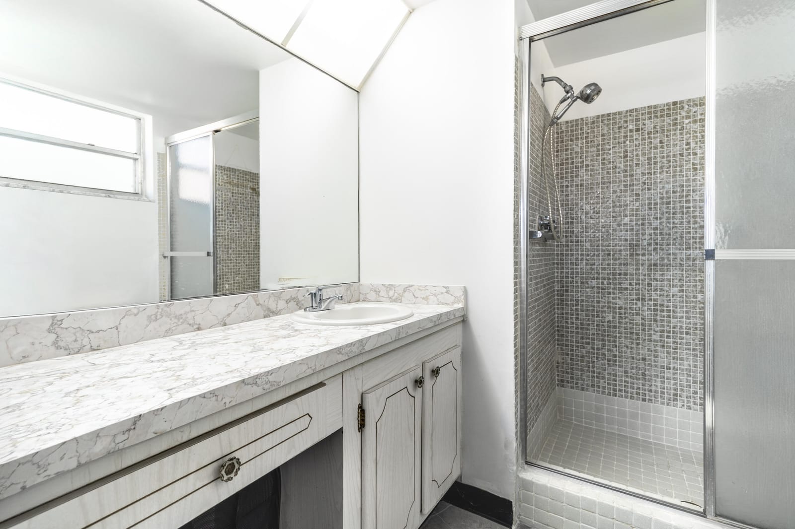 2800 Sunrise Lakes Drive W Apt 301 — photo 6