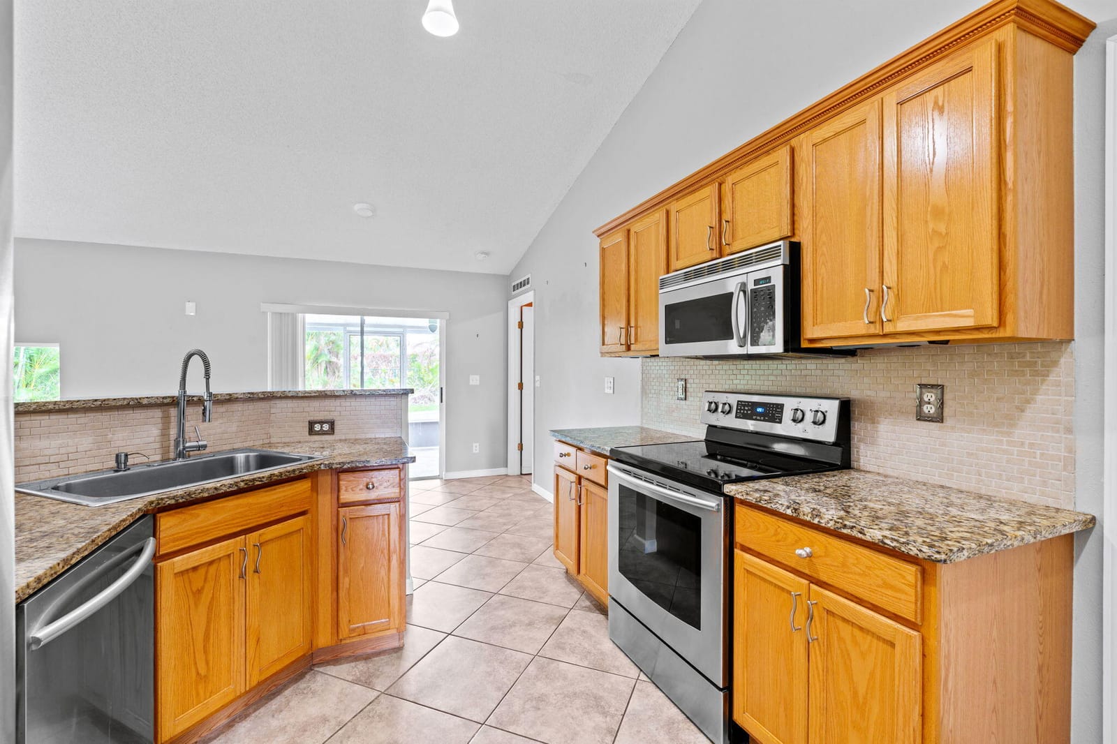 1025 SW Spataro Avenue — photo 9