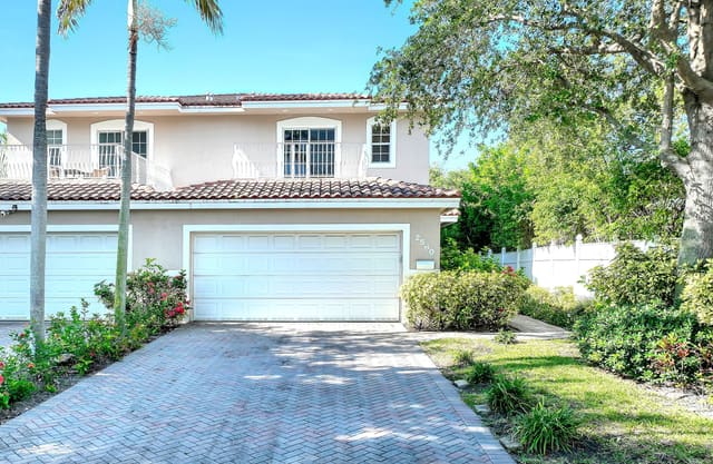 2560 NE 11th Street, Pompano Beach, FL 33062