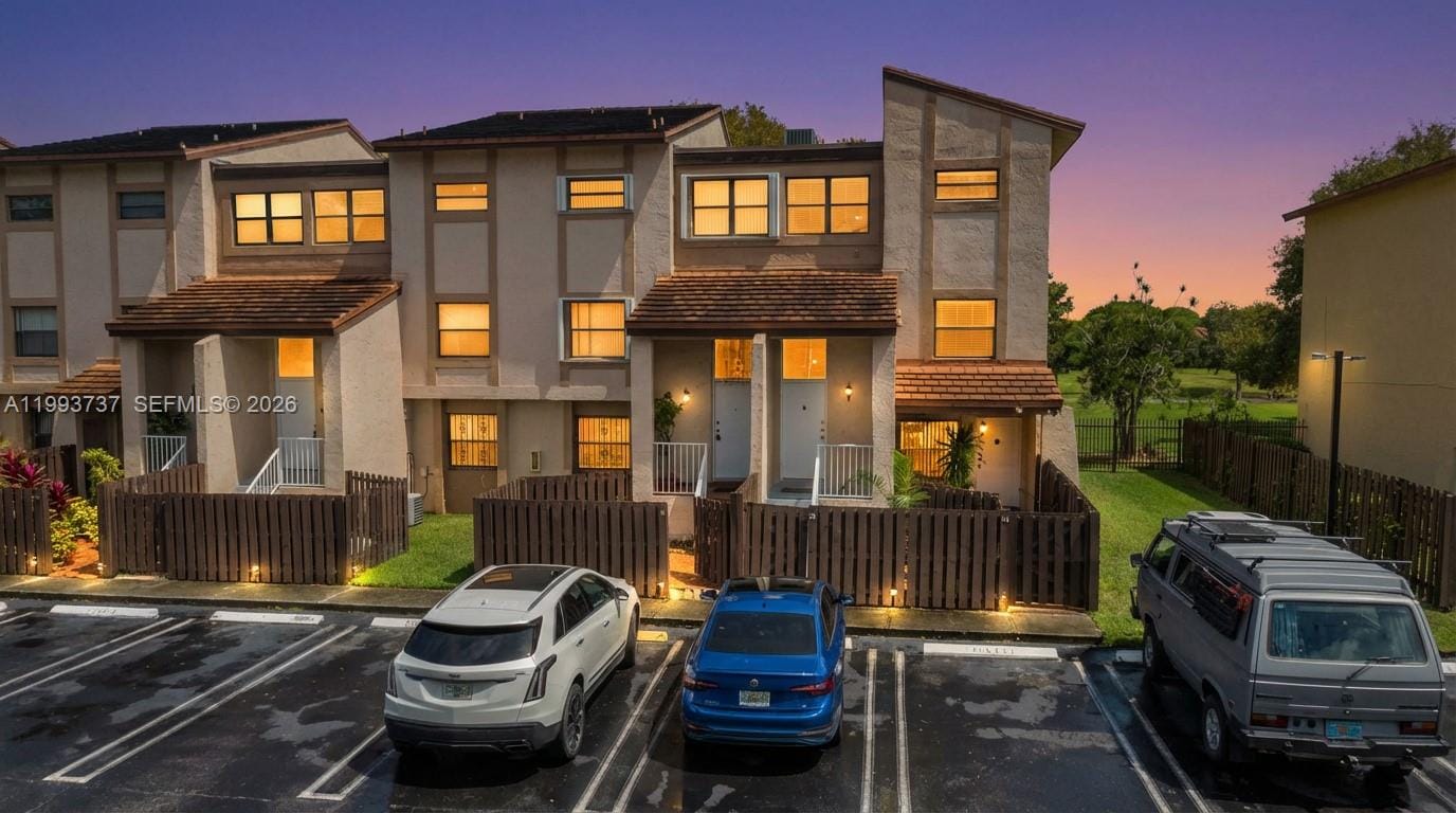 425 W Park Drive 12, Miami, FL 33172