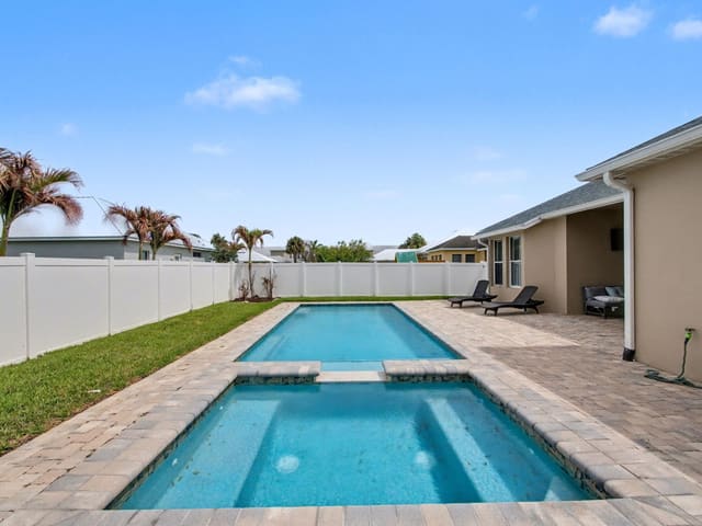 10492 SW Sarah Way, sold in Bedford Park, Port St. Lucie, FL