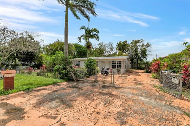 300 Northwest Boulevard, sold in Winona Park 1st, Miami, FL