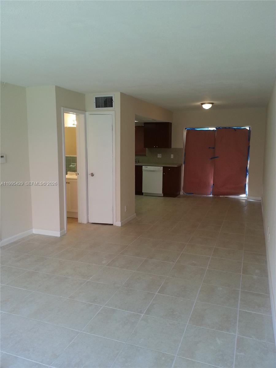 2604 NW 52nd Avenue C15 — photo 3