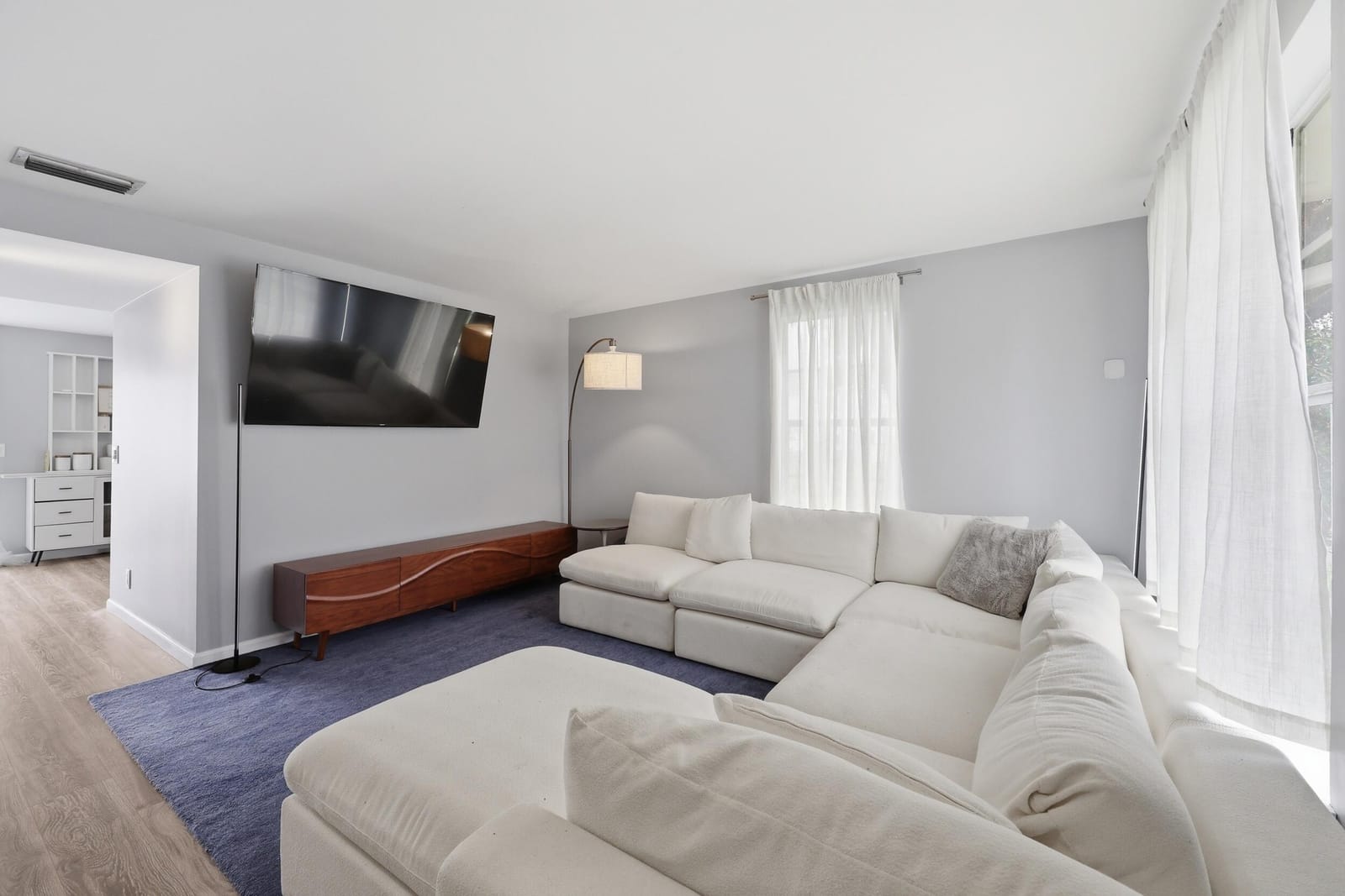 218 Old English Drive — photo 3