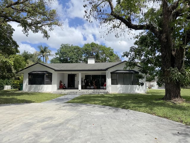1710 SW 142nd Avenue, sold in Fla Fruit Lands Co, Davie, FL