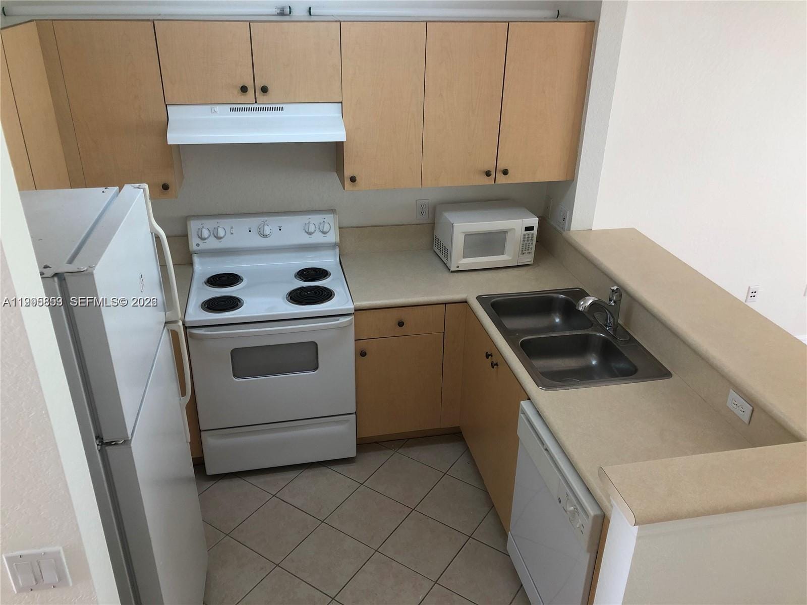 157 Hidden Ct Road I-48, Hollywood, FL 33023 photo 6