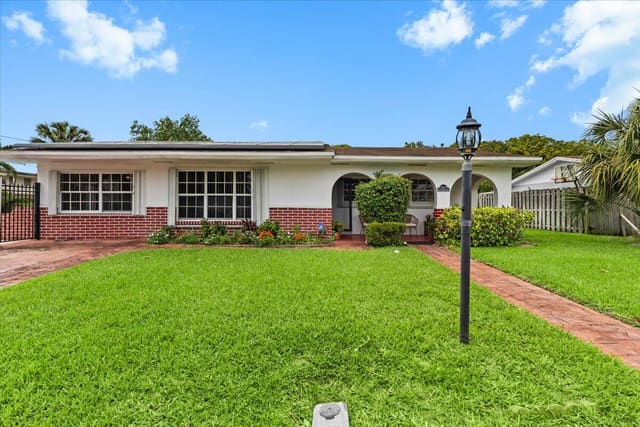 1091 NW 46th Avenue, Lauderhill, FL 33313
