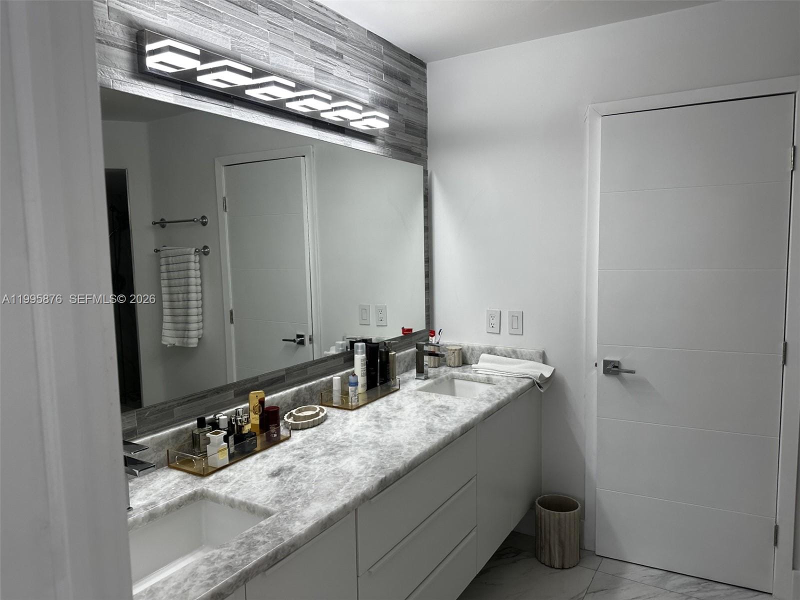 19195 NE 36th Court 201 — photo 9