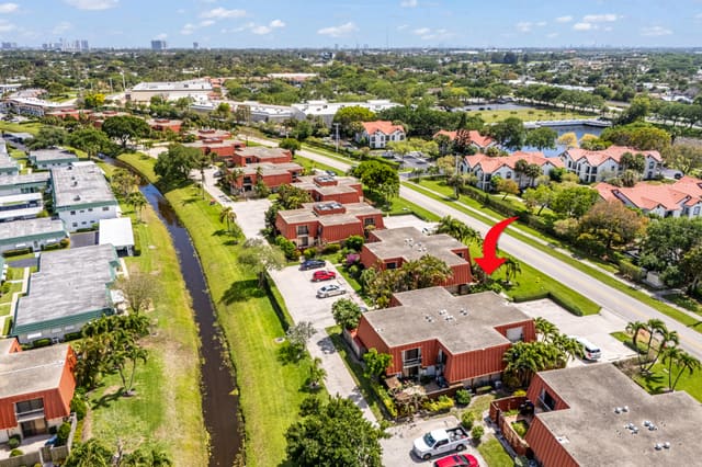 3229 Gardens East Drive B, sold in Meridian Park, Palm Beach Gardens, FL