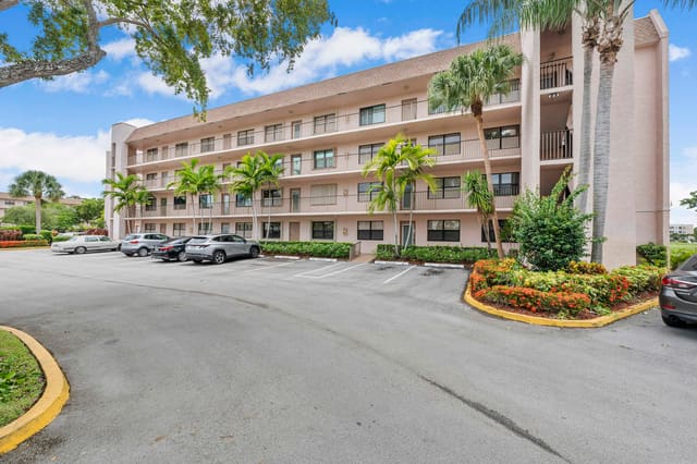 2606 NW 104th Avenue 208, sold in Sunrise Lakes 185 Condo, Sunrise, FL