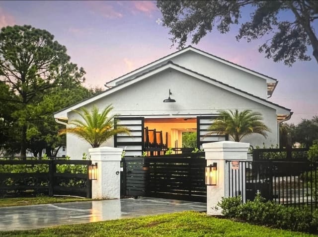 14322 Drafthorse Lane Stalls, Wellington, FL 33414