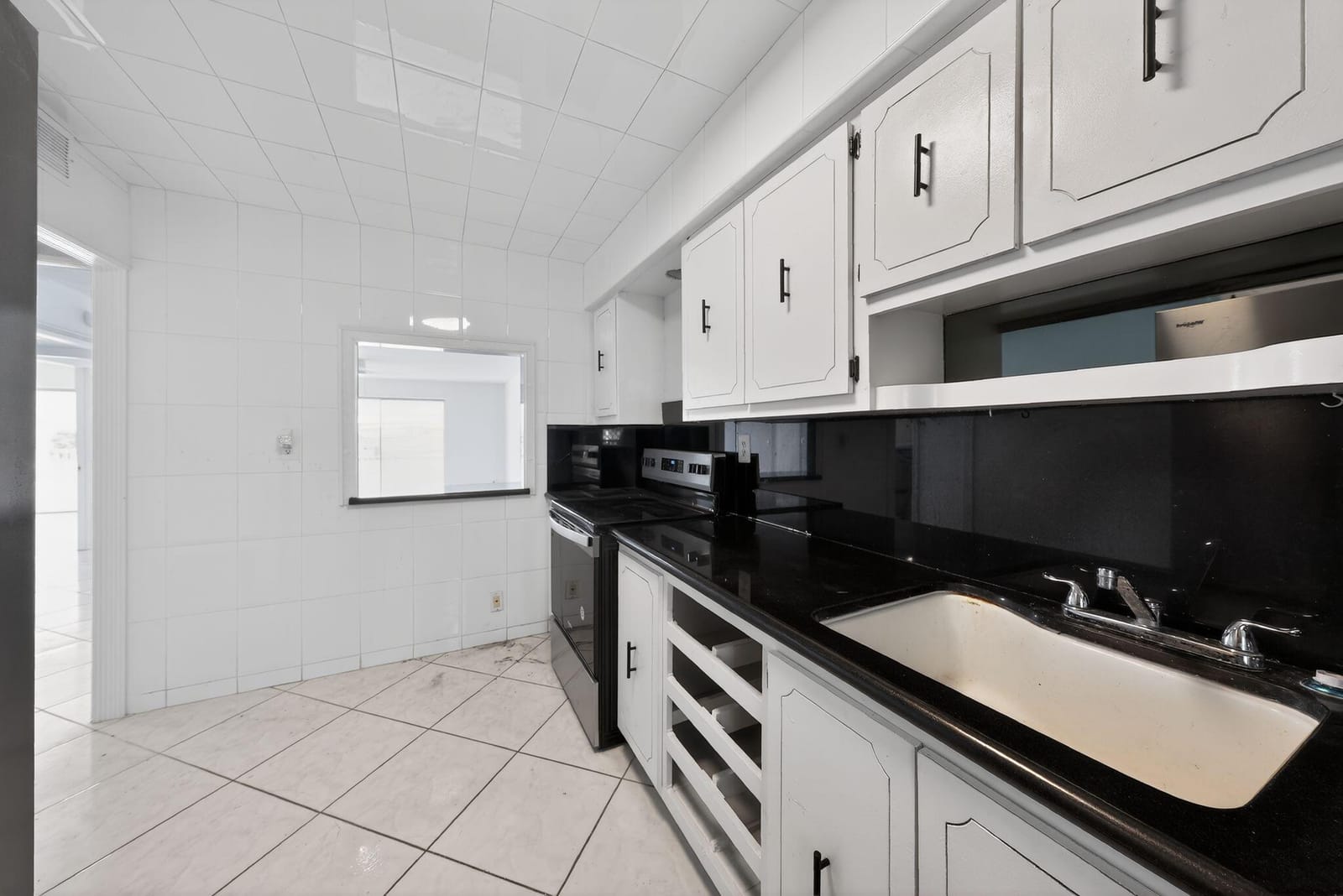 400 Golden Isles Drive 37, Hallandale Beach, FL 33009 photo 13