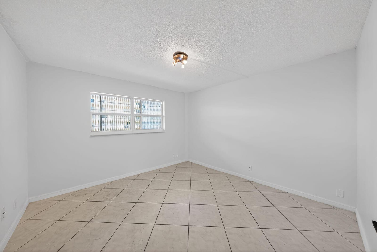 400 Golden Isles Drive 37, Hallandale Beach, FL 33009 photo 16