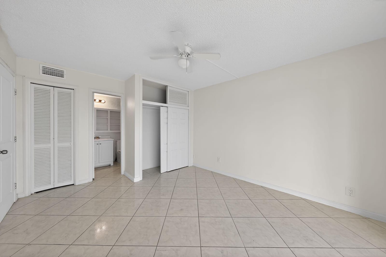 400 Golden Isles Drive 37, Hallandale Beach, FL 33009 photo 21