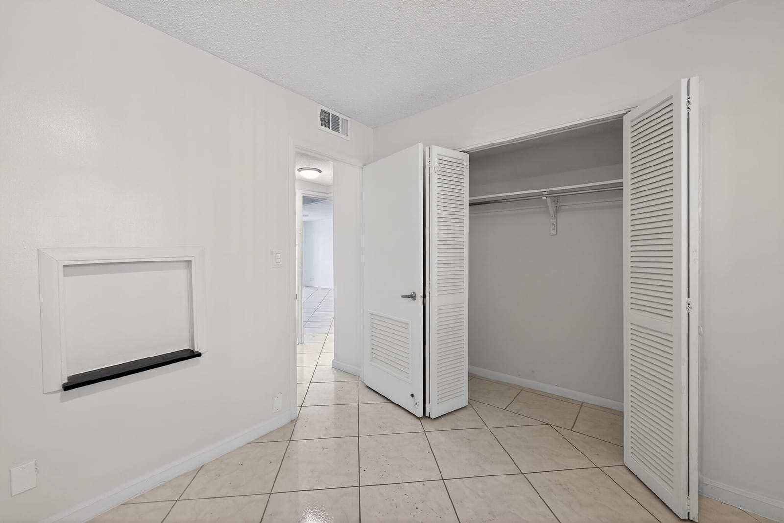 400 Golden Isles Drive 37, Hallandale Beach, FL 33009 photo 22
