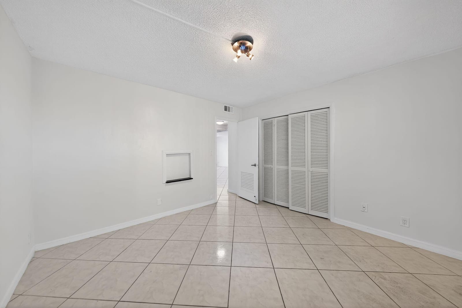 400 Golden Isles Drive 37, Hallandale Beach, FL 33009 photo 23