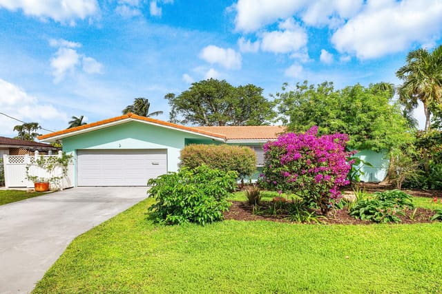 200 NW 11th Avenue, sold in Lake Floresta, Boca Raton, FL