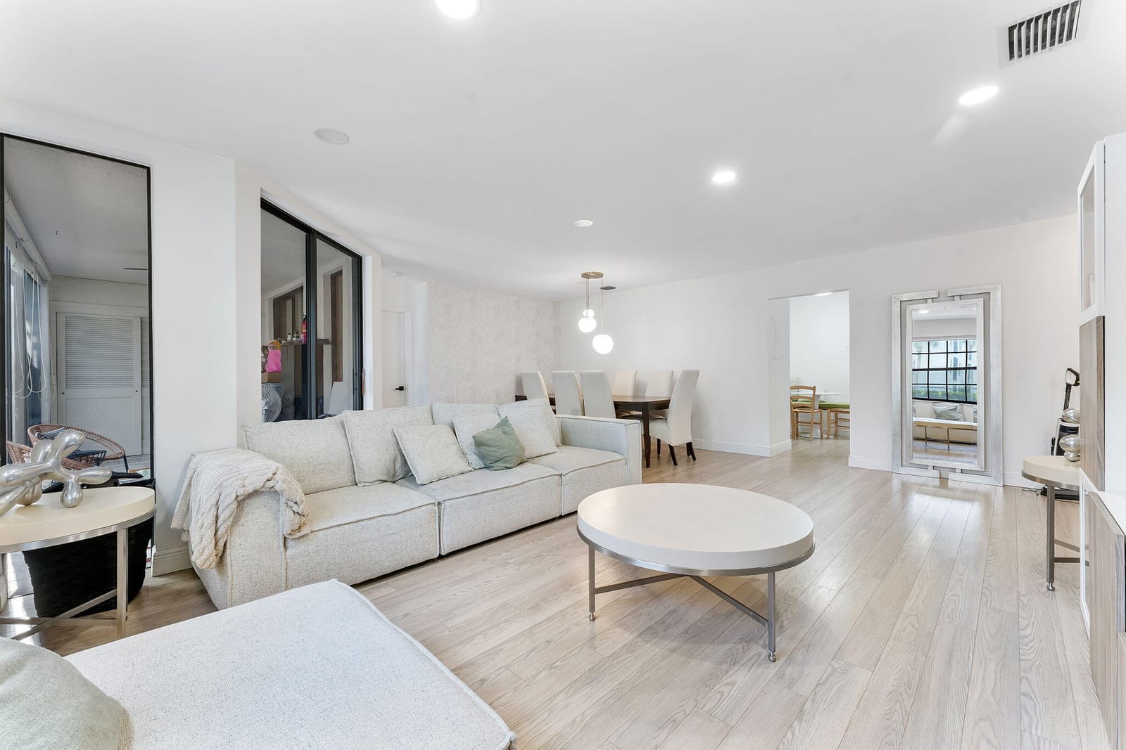 5171 Floria Drive H — photo 2