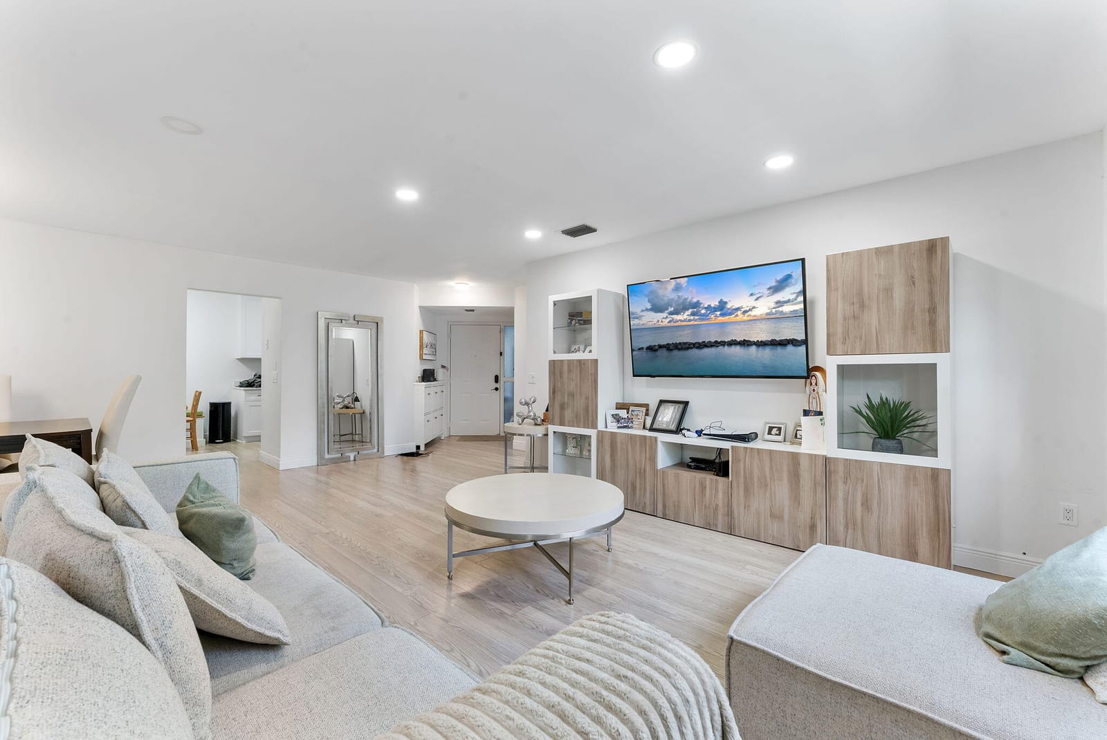 5171 Floria Drive H — photo 3