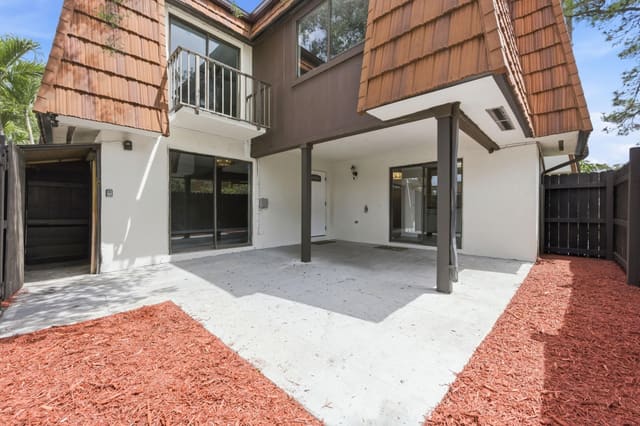 2101 White Pine Circle D, sold in Pines, South Miami, FL