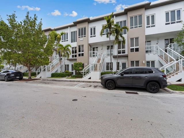10265 NW 63rd Terrace 205, Doral, FL 33178