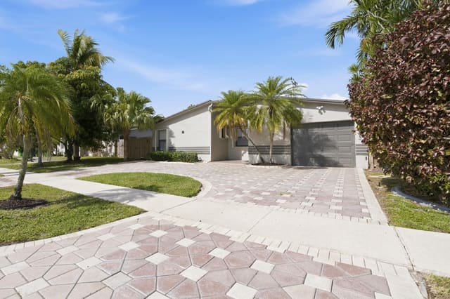 4683 NW 99th Terrace, sold in Springtree Lakes, Sunrise, FL