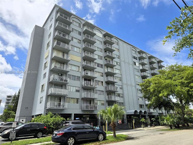 1470 NE 125th Terrace 308, sold in Three Horizons North Cond, North Miami, FL