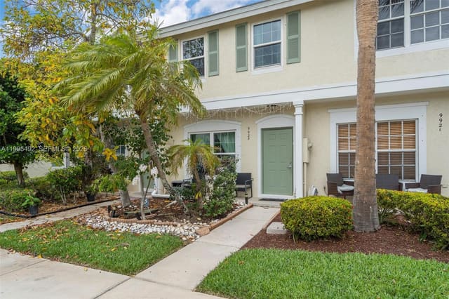 9925 NW 57th Manor, Coral Reef Club, Coral Springs, FL