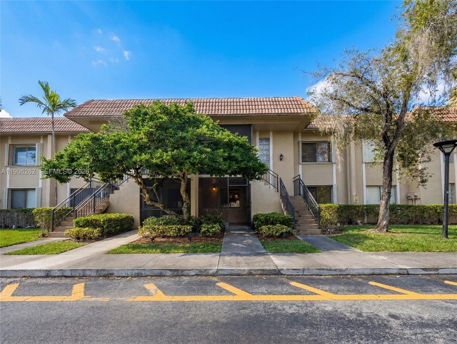 310 Lakeview Drive 105, Weston, FL 33326, Weston