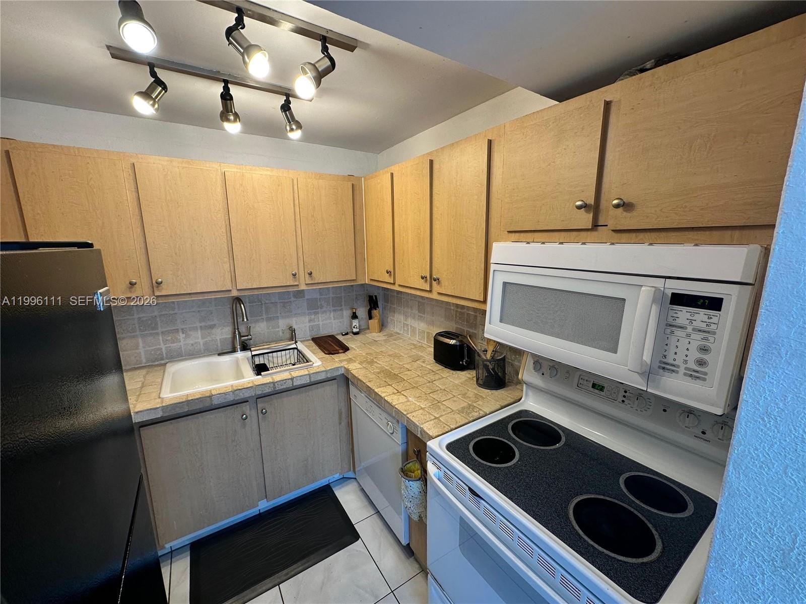 3660 NE 166th Street 816, North Miami Beach, FL 33160 photo 15