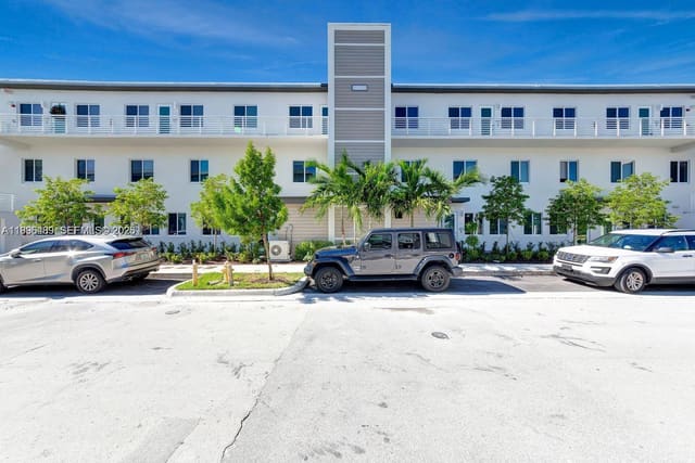 6420 NW 102nd Path 303, sold in Landmark At Doral Condo N, Doral, FL
