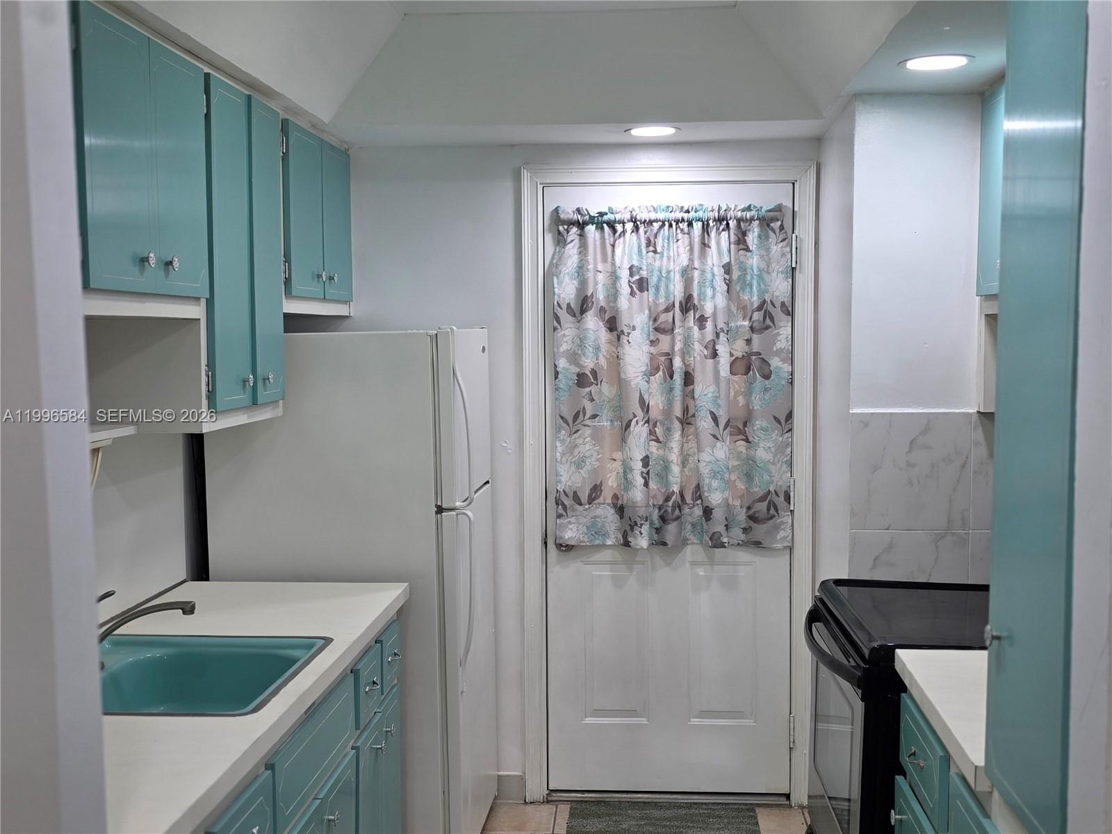 300 NE 191st Street 218, Miami, FL 33179, Miami