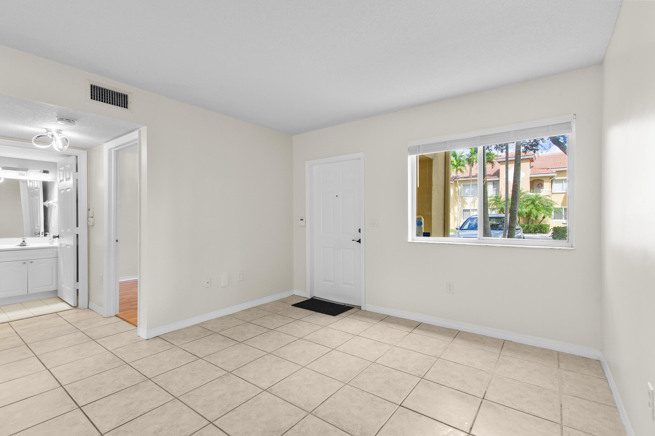 7850 NW 6th Street 104, Pembroke Pines, FL 33024, Pembroke Pines