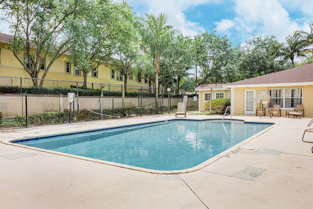 1501 Palm Beach Trace Drive, Royal Palm Beach, FL 33411 photo 4