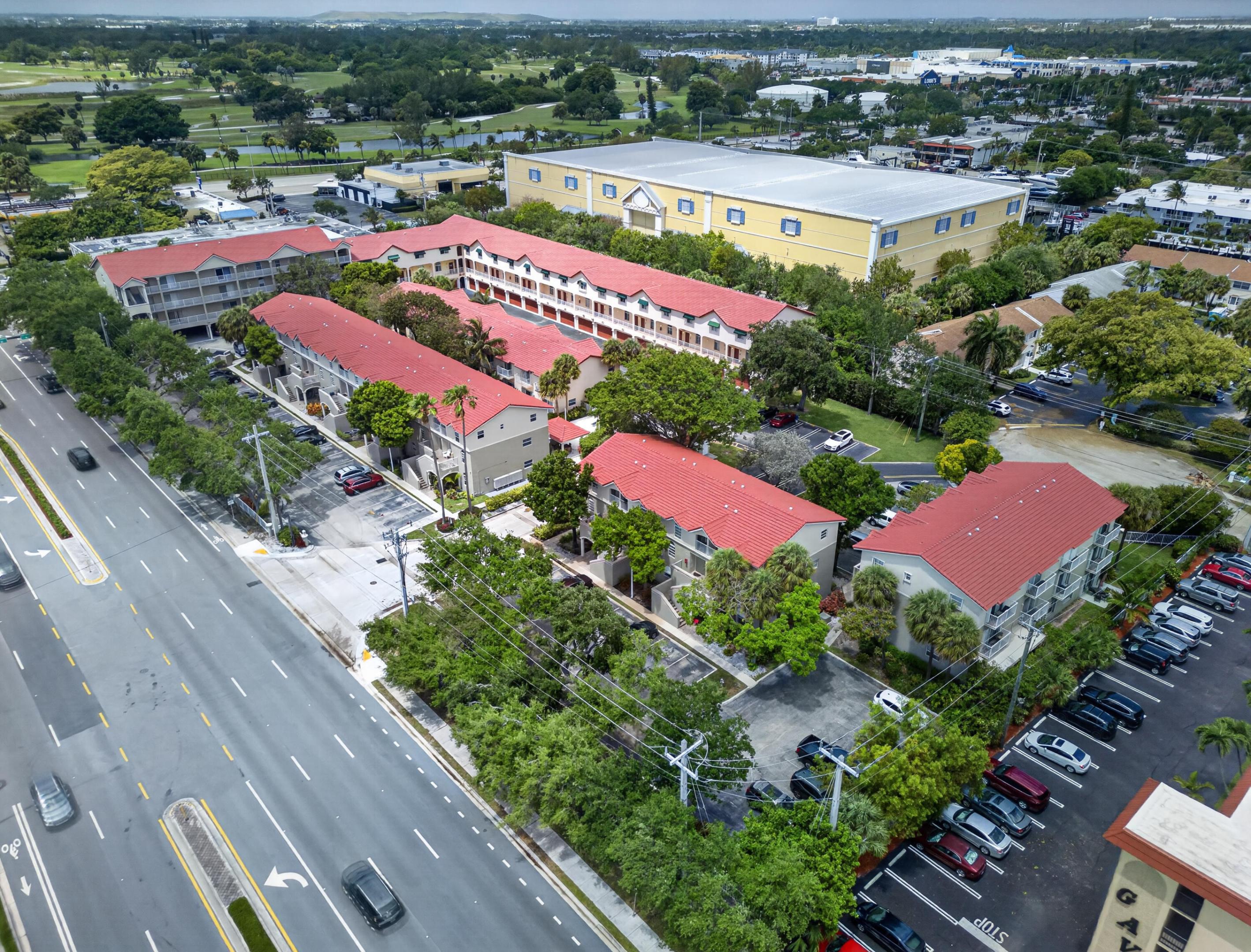 2501 NE 14th Street 301, Pompano Beach, FL 33062