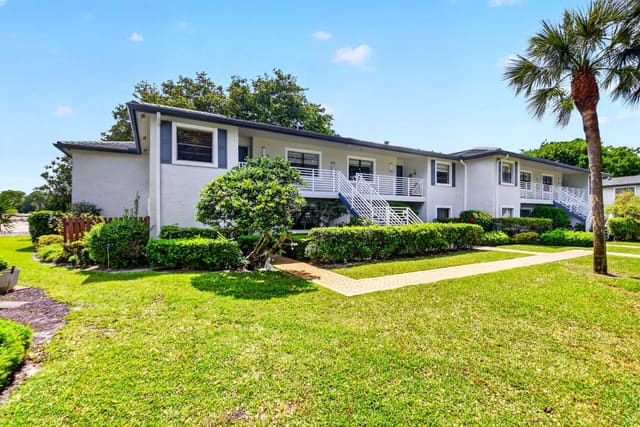 10 Southport Lane A, Boynton Beach, FL 33436