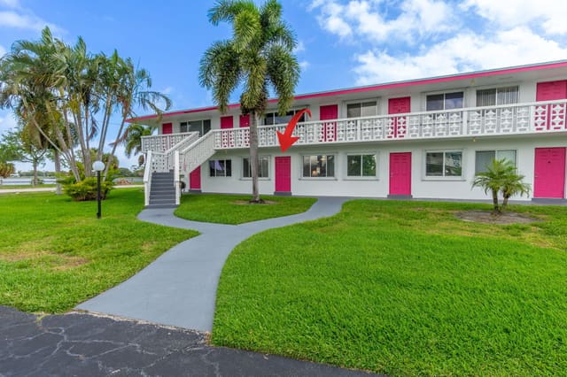 2180 Lake Osborne Drive 2, sold in Lakeside Point Apt 5 Condo, Lake Worth Beach, FL