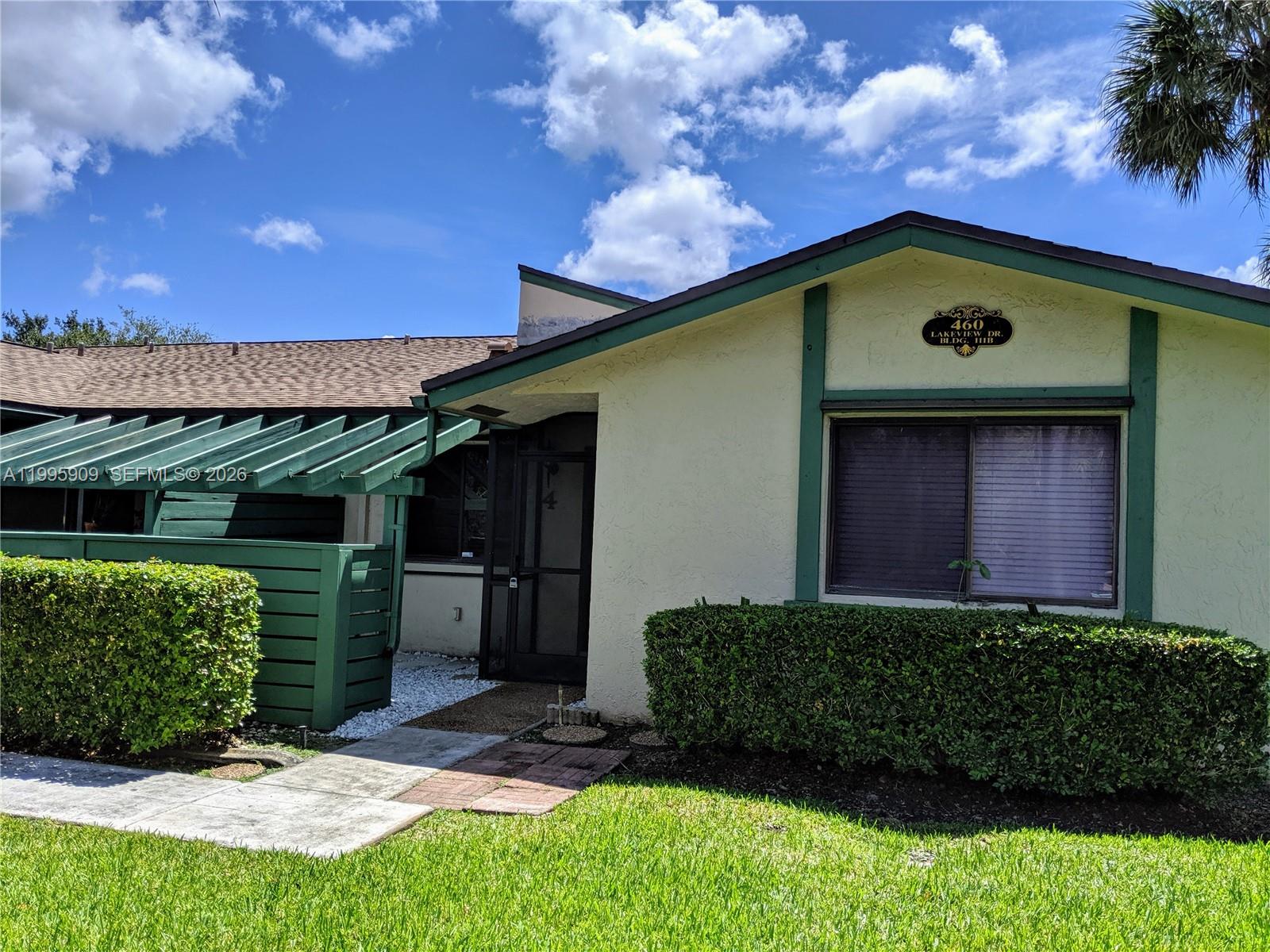 460 Lakeview Drive 4, Weston, FL 33326, Weston