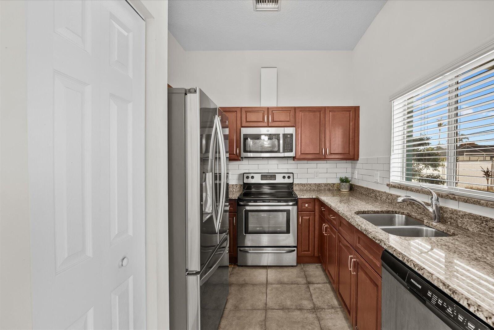961 SW Consolata Avenue — photo 10