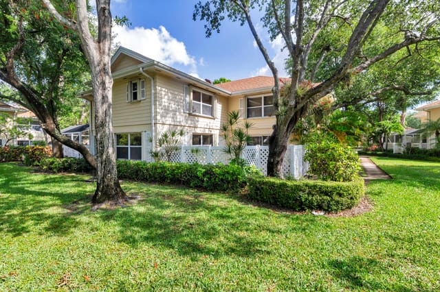 8142 Bridgewater Court 42c, Lake Clarke Shores, FL 33406