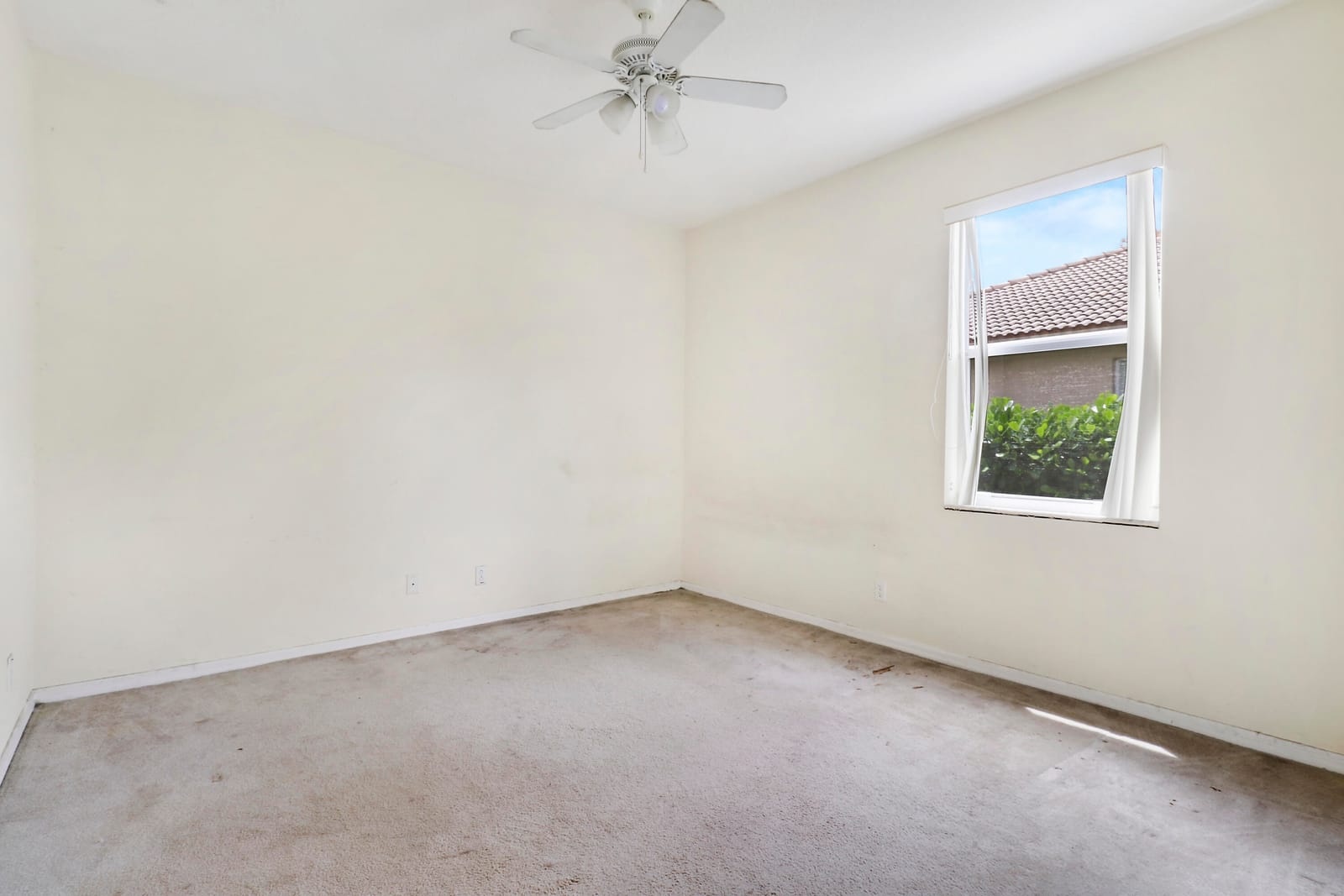 1599 Newhaven Point Lane — photo 2