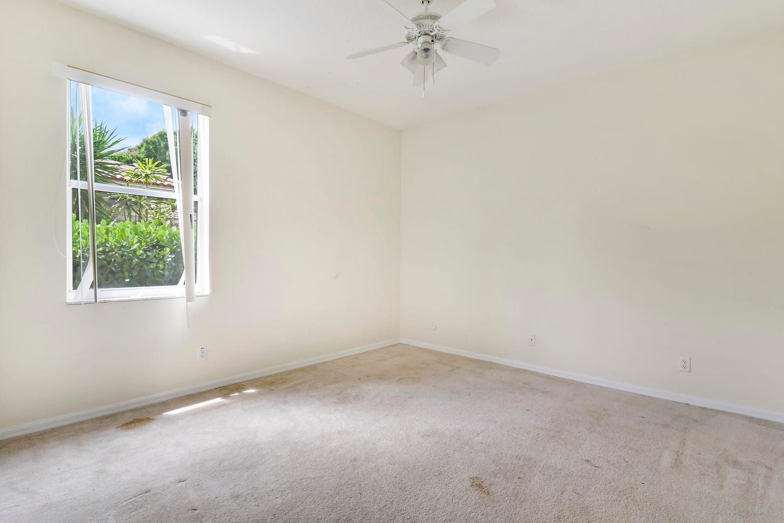 1599 Newhaven Point Lane — photo 3